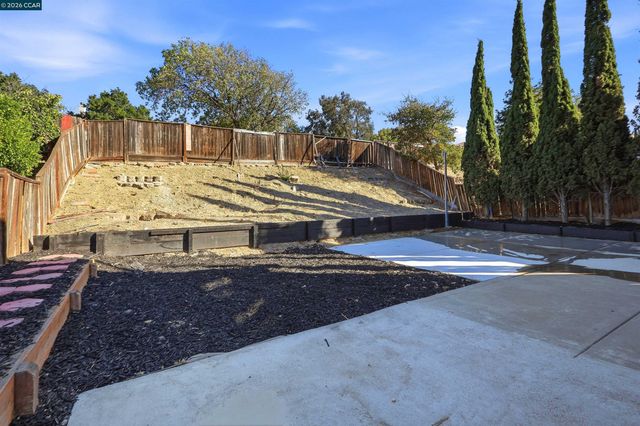 2348 Woodhill Dr, Pittsburg, CA 94565