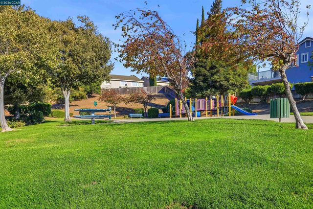 2348 Woodhill Dr, Pittsburg, CA 94565