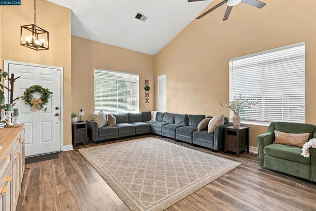 2348 Woodhill Dr, Pittsburg, CA 94565