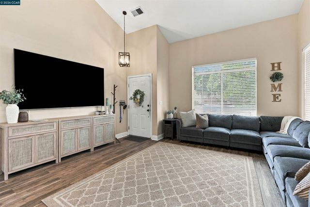 2348 Woodhill Dr, Pittsburg, CA 94565