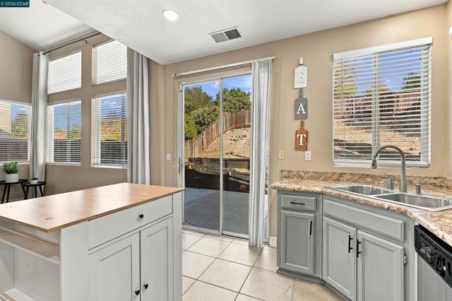 2348 Woodhill Dr, Pittsburg, CA 94565