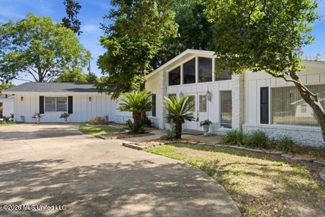 1566 E Second Street, Pass Christian, MS 39571