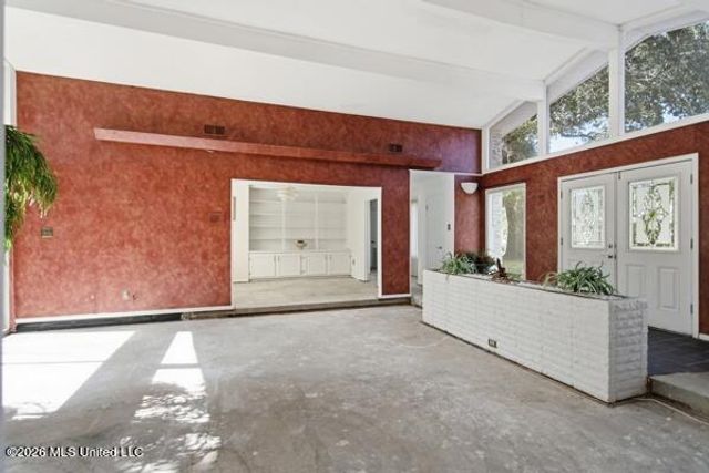 1566 E Second Street, Pass Christian, MS 39571