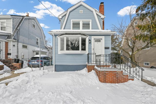 6 Pershing Avenue, Valley Stream, NY 11581