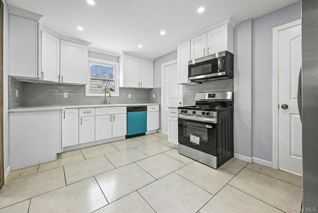 6 Pershing Avenue, Valley Stream, NY 11581