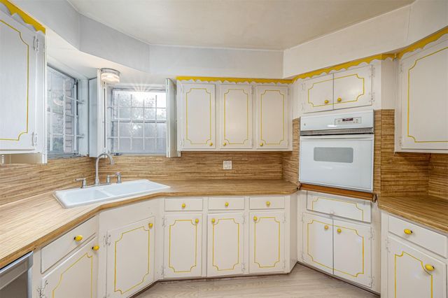 114 Caldwell Street, Baytown, TX 77520