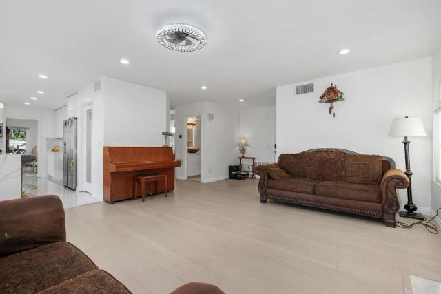 18353 Camberwell Lane, San Diego, CA 92128