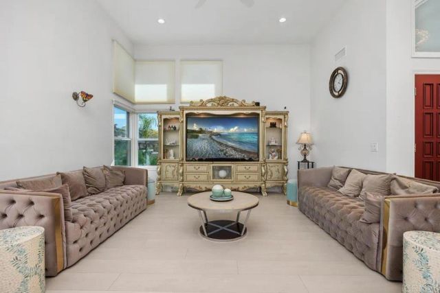 18353 Camberwell Lane, San Diego, CA 92128