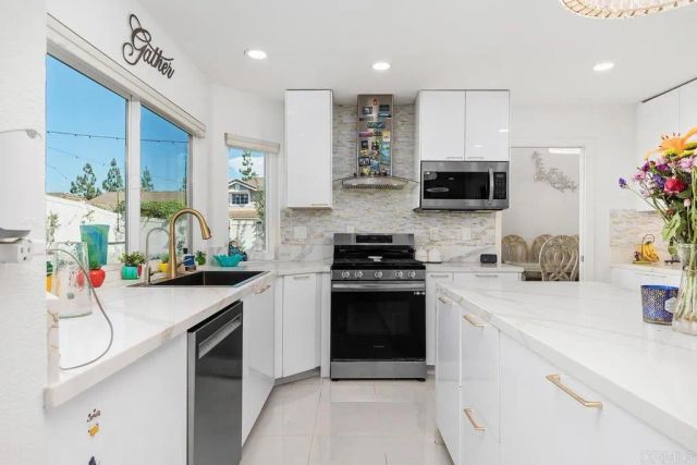 18353 Camberwell Lane, San Diego, CA 92128