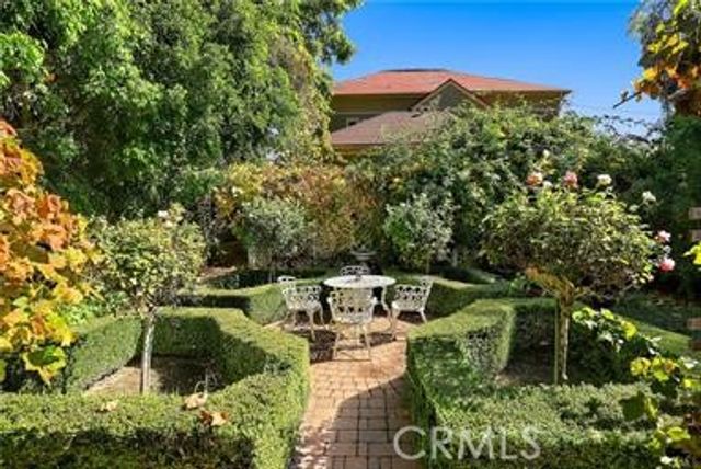 225 N Lima Street, Sierra Madre, CA 91024