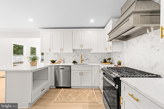 5 CHIPPENHAM DRIVE, Voorhees, NJ 08043