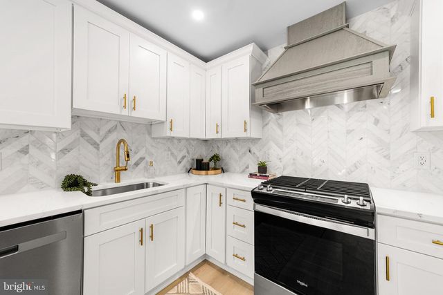 5 CHIPPENHAM DRIVE, Voorhees, NJ 08043