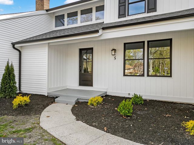 5 CHIPPENHAM DRIVE, Voorhees, NJ 08043