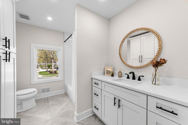 5 CHIPPENHAM DRIVE, Voorhees, NJ 08043
