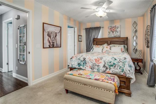 517 NW Lakeview Road, Blue Springs, MO 64014