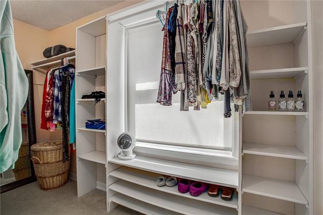 517 NW Lakeview Road, Blue Springs, MO 64014