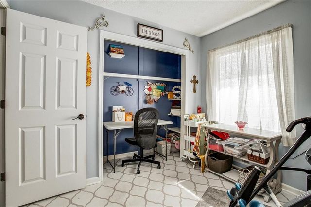 517 NW Lakeview Road, Blue Springs, MO 64014