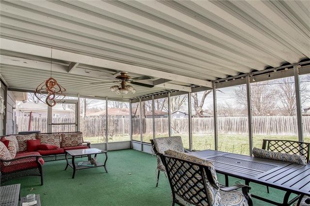 517 NW Lakeview Road, Blue Springs, MO 64014