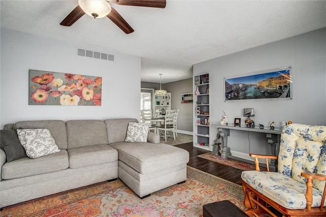 517 NW Lakeview Road, Blue Springs, MO 64014