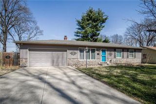 517 NW Lakeview Road, Blue Springs, MO 64014
