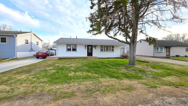 1426 Davenport Street, Le Claire, IA 52753