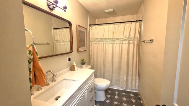 1426 Davenport Street, Le Claire, IA 52753