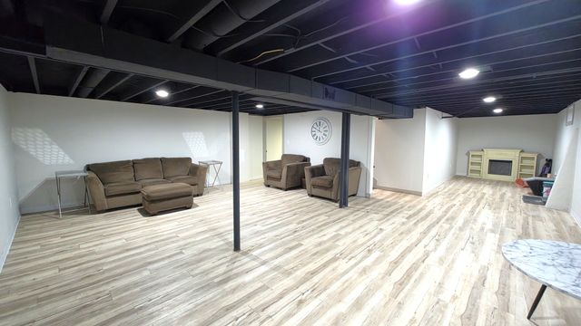 1426 Davenport Street, Le Claire, IA 52753