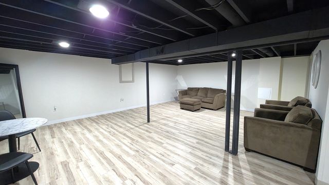 1426 Davenport Street, Le Claire, IA 52753