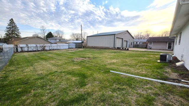1426 Davenport Street, Le Claire, IA 52753