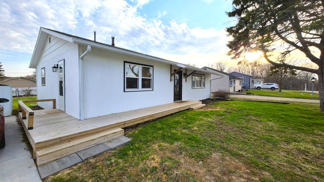 1426 Davenport Street, Le Claire, IA 52753