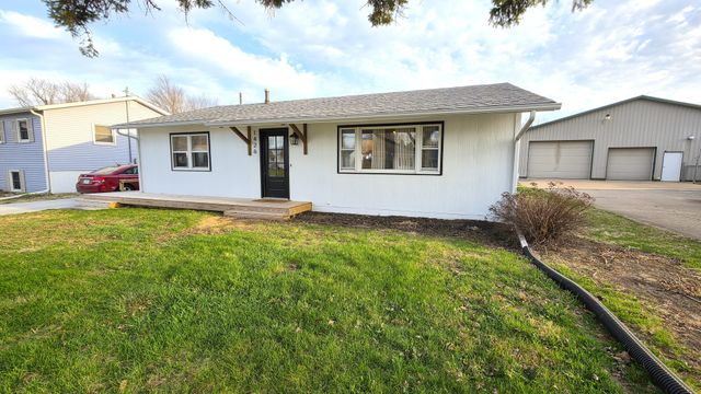 1426 Davenport Street, Le Claire, IA 52753