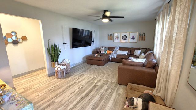 1426 Davenport Street, Le Claire, IA 52753