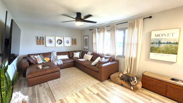 1426 Davenport Street, Le Claire, IA 52753