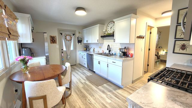 1426 Davenport Street, Le Claire, IA 52753