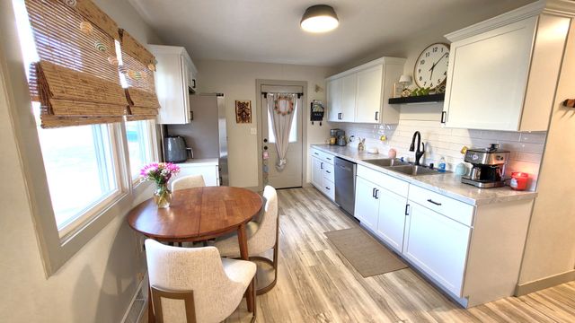 1426 Davenport Street, Le Claire, IA 52753