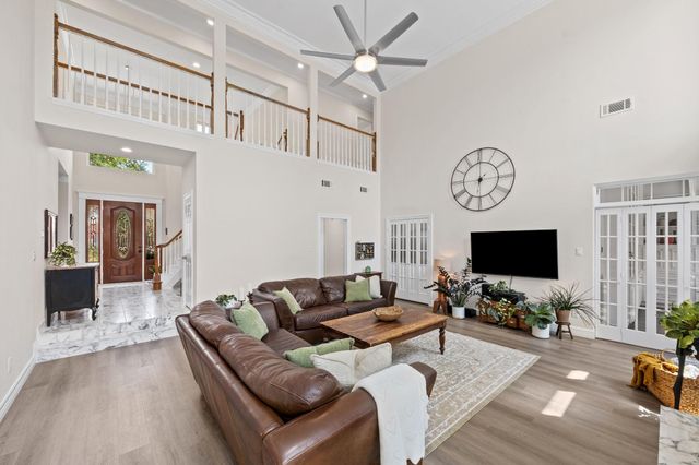 2211 Walnut Grove Lane, Richmond, TX 77406