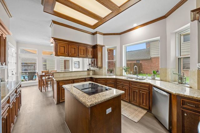 2211 Walnut Grove Lane, Richmond, TX 77406