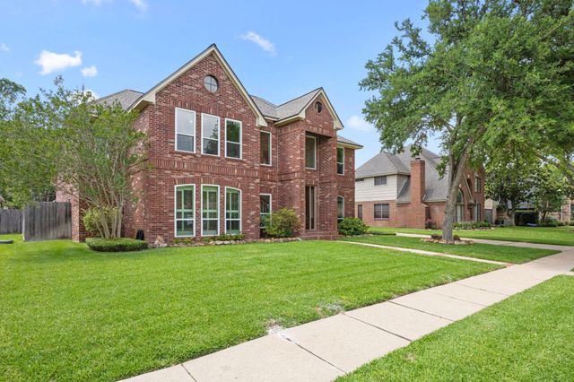 2211 Walnut Grove Lane, Richmond, TX 77406
