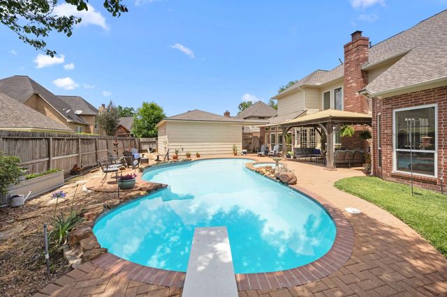 2211 Walnut Grove Lane, Richmond, TX 77406
