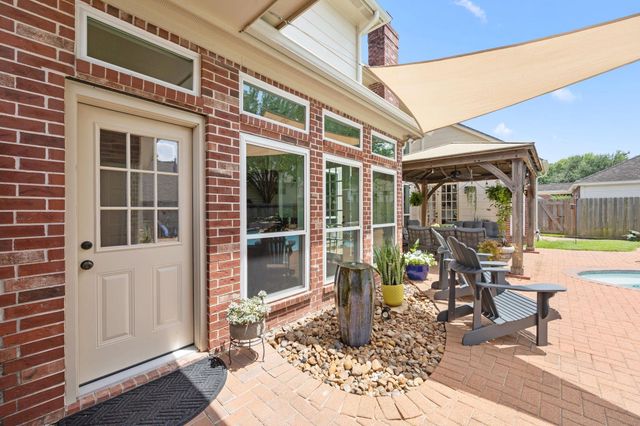 2211 Walnut Grove Lane, Richmond, TX 77406