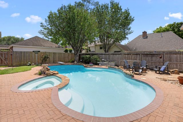 2211 Walnut Grove Lane, Richmond, TX 77406