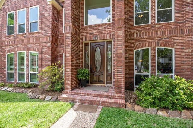2211 Walnut Grove Lane, Richmond, TX 77406