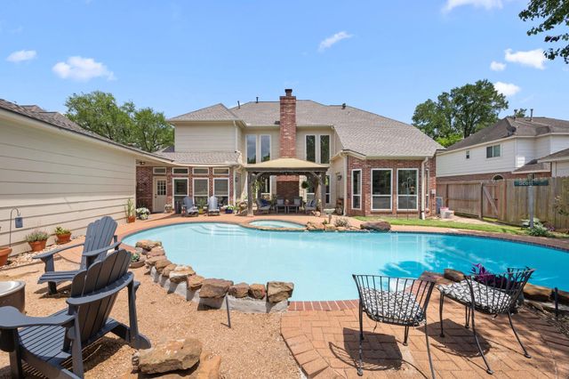 2211 Walnut Grove Lane, Richmond, TX 77406