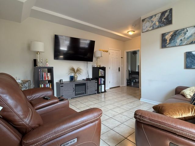 6712 S Ridgeland Avenue 3A, Chicago, IL 60649