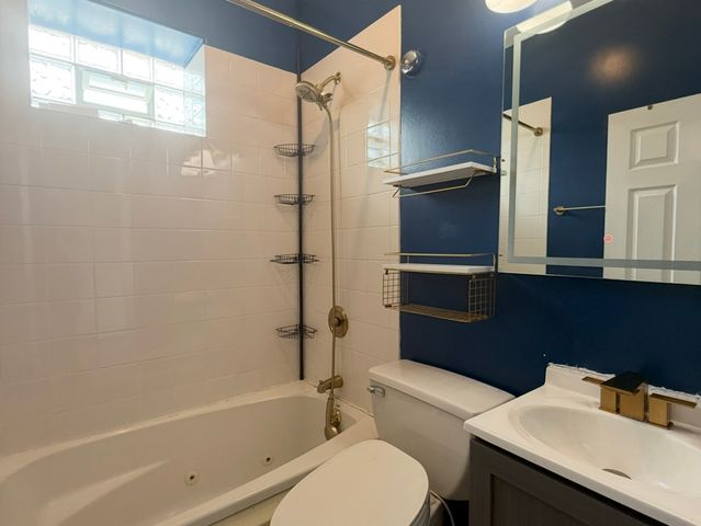 6712 S Ridgeland Avenue 3A, Chicago, IL 60649