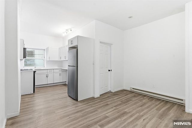 5 Elm Street 3, Newark, NJ 07102