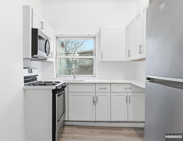 5 Elm Street 3, Newark, NJ 07102