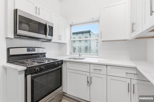 5 Elm Street 3, Newark, NJ 07102