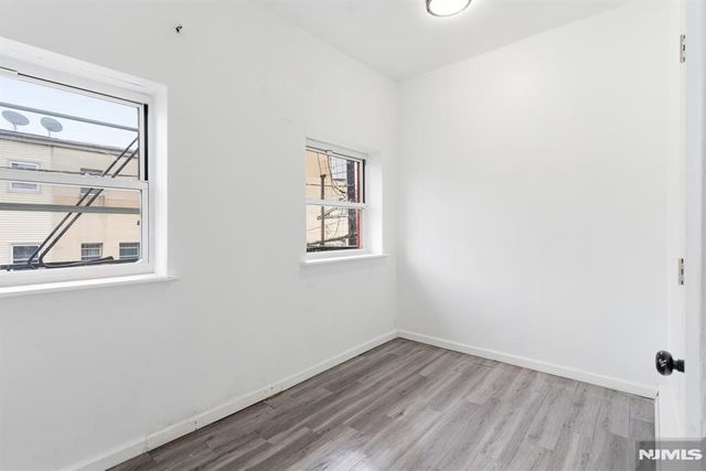 5 Elm Street 3, Newark, NJ 07102