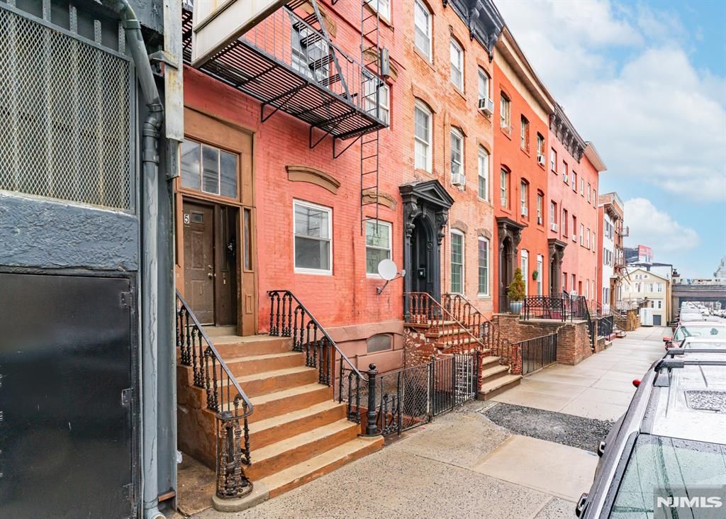 5 Elm Street 3, Newark, NJ 07102